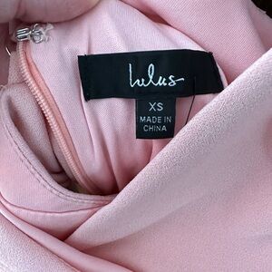 Lulus body on dress. stitched tagpicture is accurate color depiction. Light pink